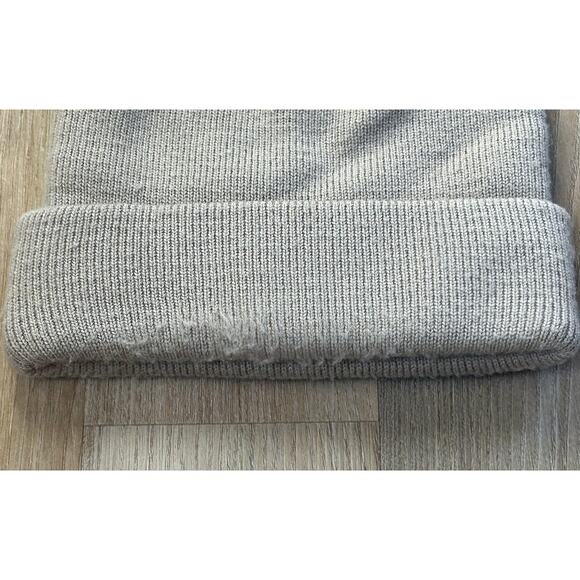 Alo Everyday Beanie in Gravel - Picture 5 of 6